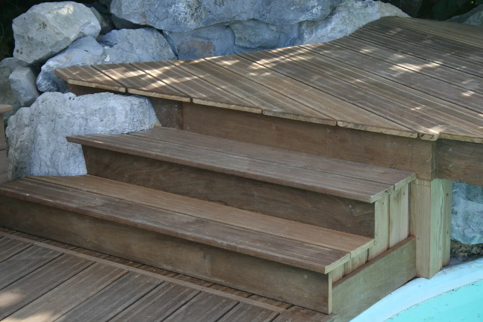 Escalier de la terrasse en ipé à Ustaritz
