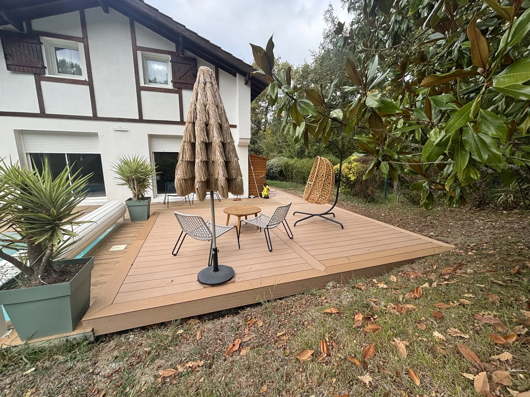Terrasse composite Brun Colorado réalisée à Lahonce