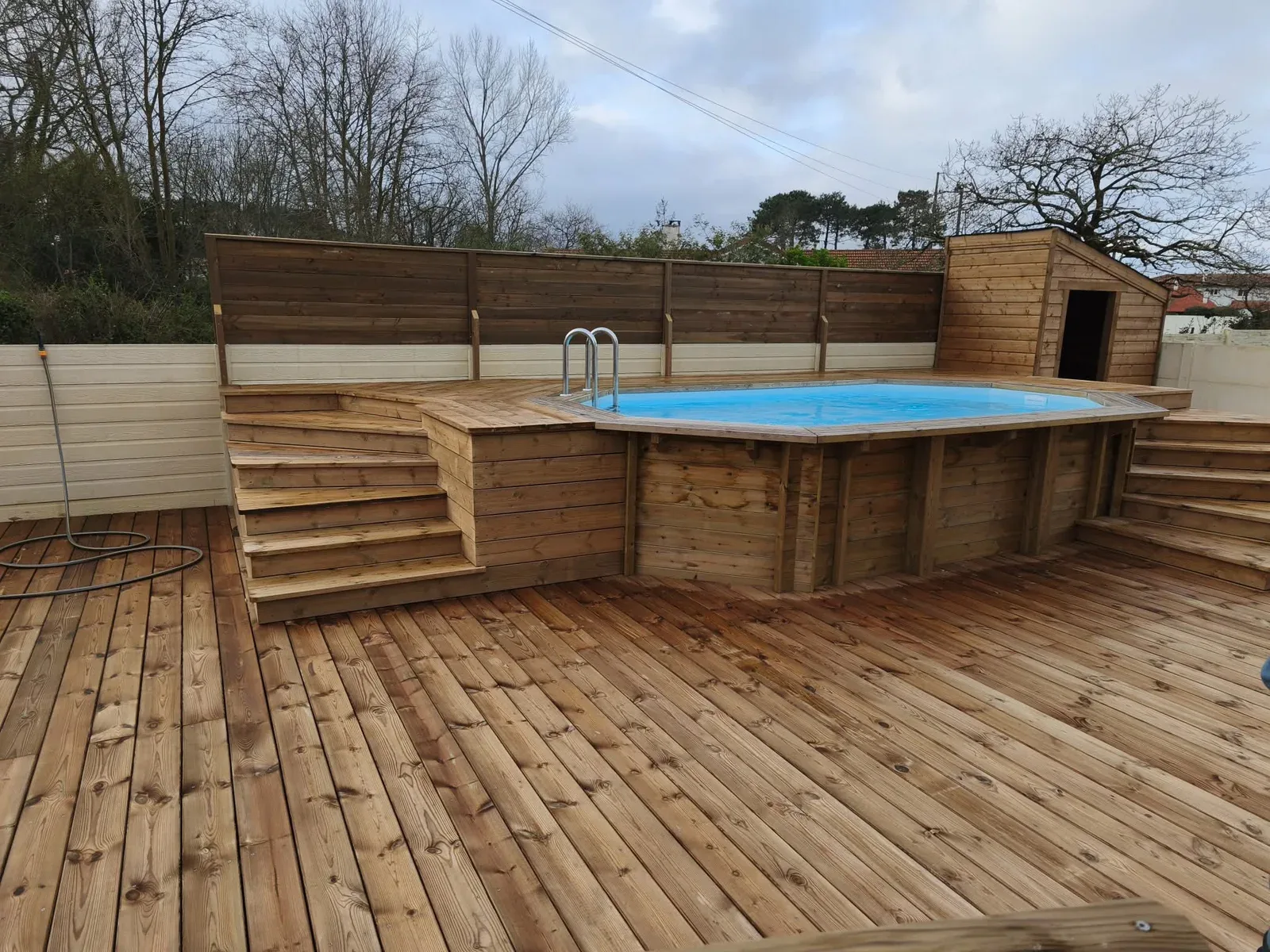 Piscine hors-sol et terrasse en pin classe 4 à Tarnos